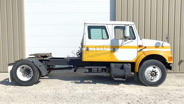 Image of International 4900 equipment image 2