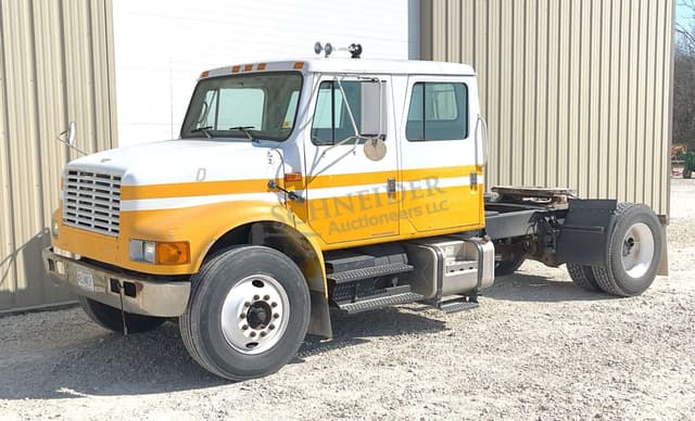 Image of International 4900 equipment image 1