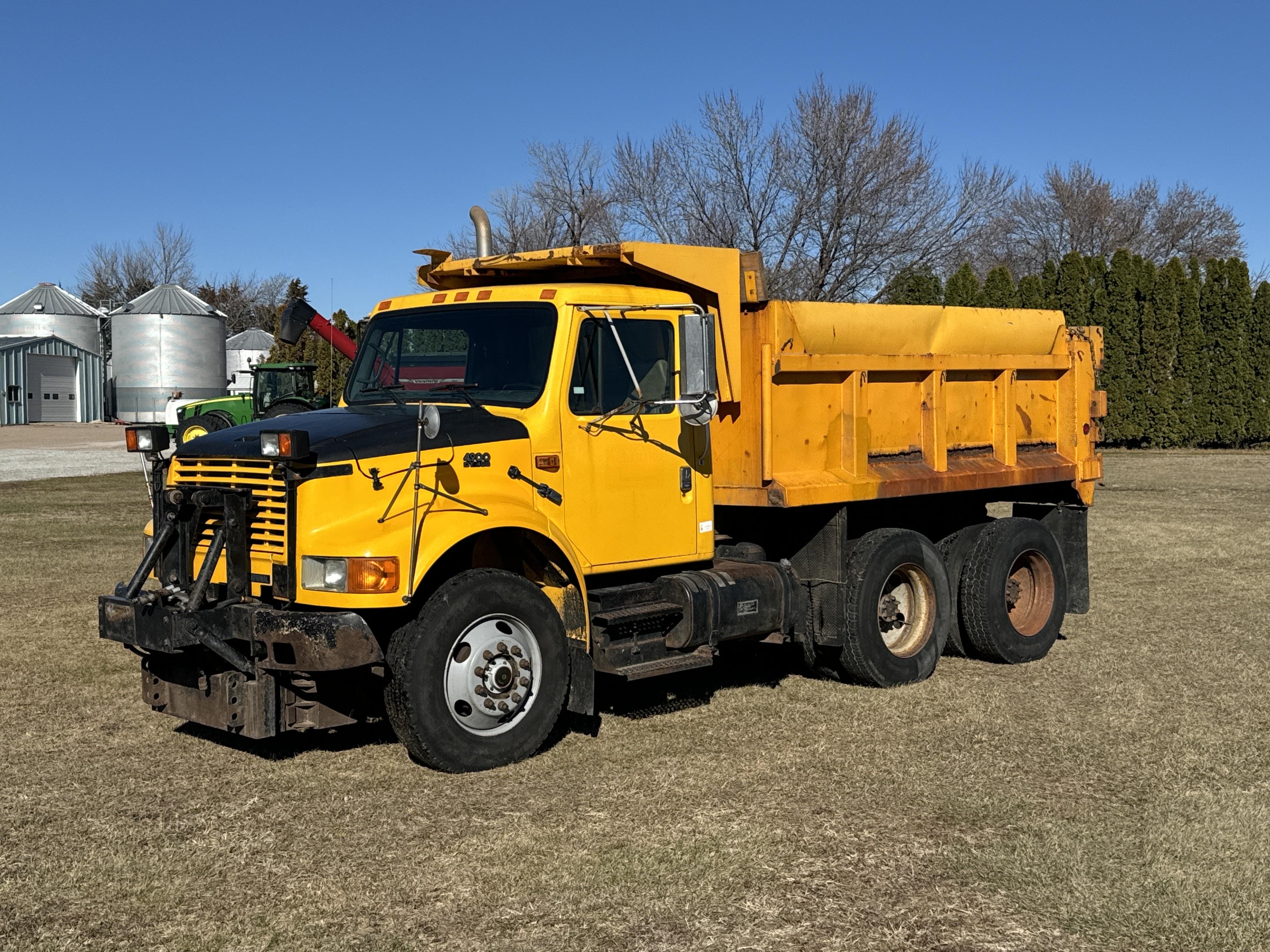 Main image International 4900