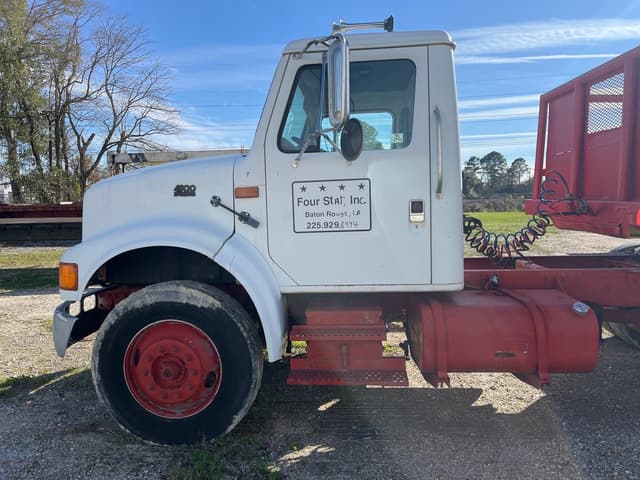 Image of International 4900 equipment image 1