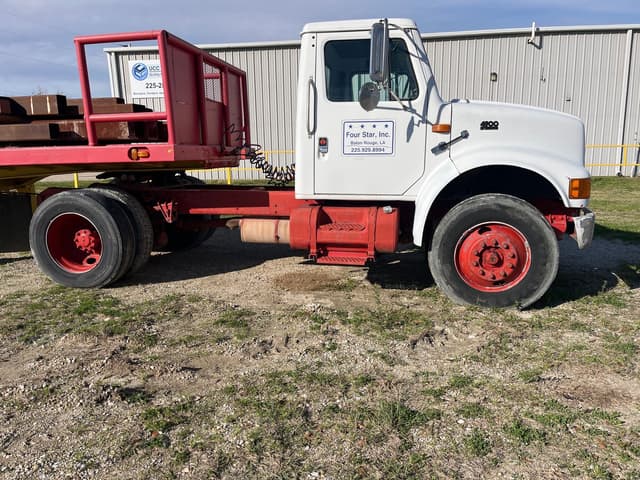 Image of International 4900 equipment image 4