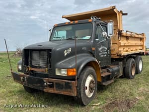 1995 International 4900 Image