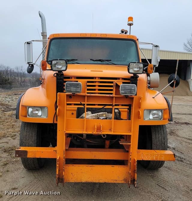 Image of International 4900 equipment image 1