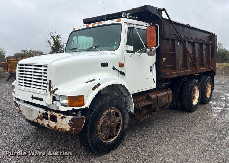 1995 International 4900 Equipment Image0
