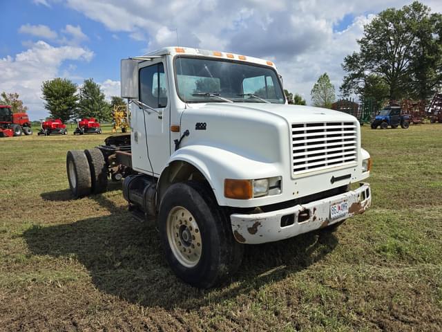 Image of International 4900 equipment image 3