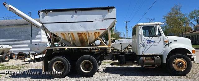 Image of International 4900 equipment image 3