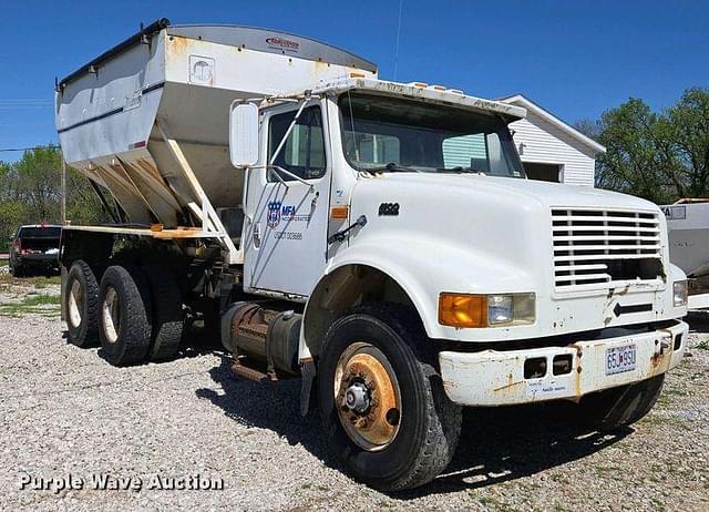 Image of International 4900 equipment image 2