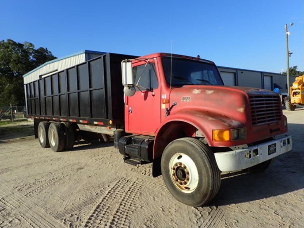 1995 International 4900 Equipment Image0