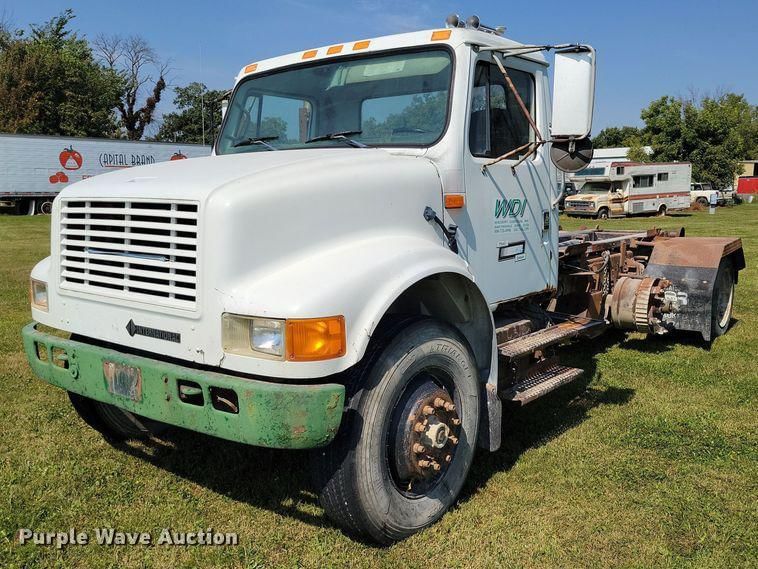 1995 International 4900 Equipment Image0