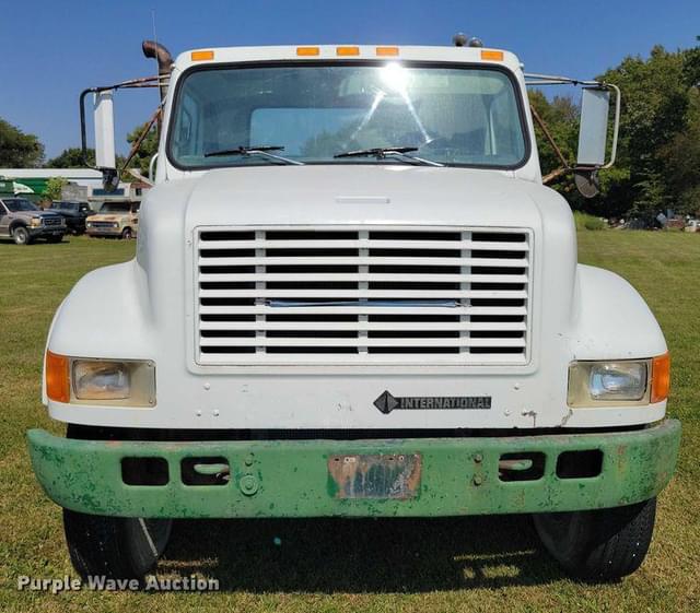 Image of International 4900 equipment image 1