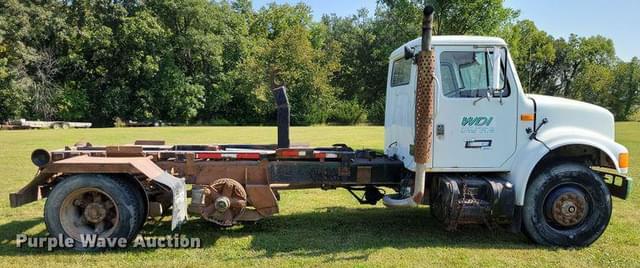 Image of International 4900 equipment image 3