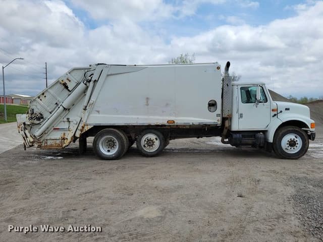 Image of International 4900 equipment image 3