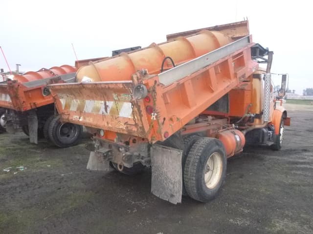 Image of International 4900 equipment image 2