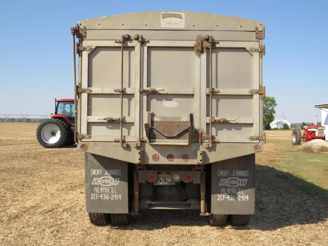 Image of International 8100 equipment image 4