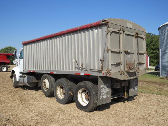 Image of International 8100 equipment image 3