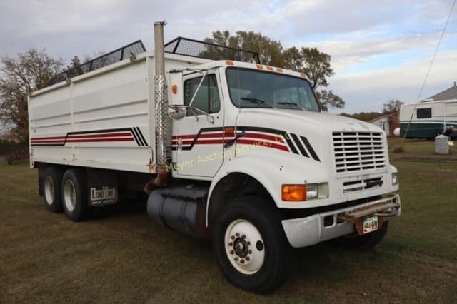 Image of International 8100 equipment image 3