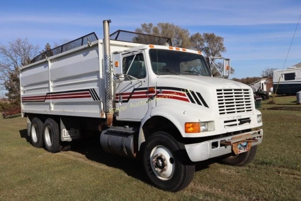 1995 International 8100 Equipment Image0