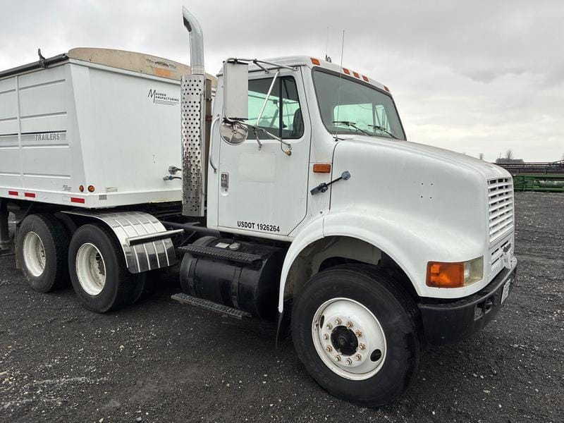 1995 International 8100 Equipment Image0