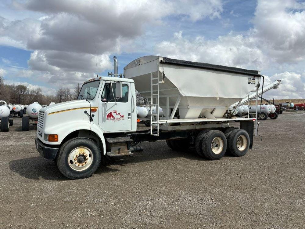 Main image International 8100