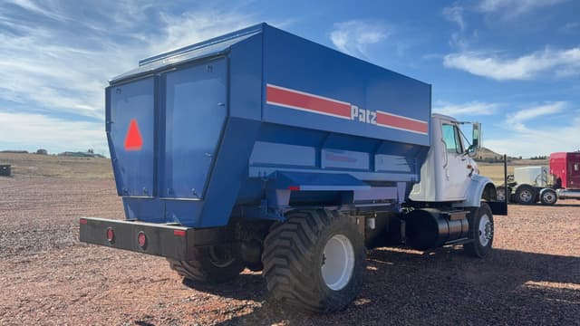 Image of International 8100 equipment image 3