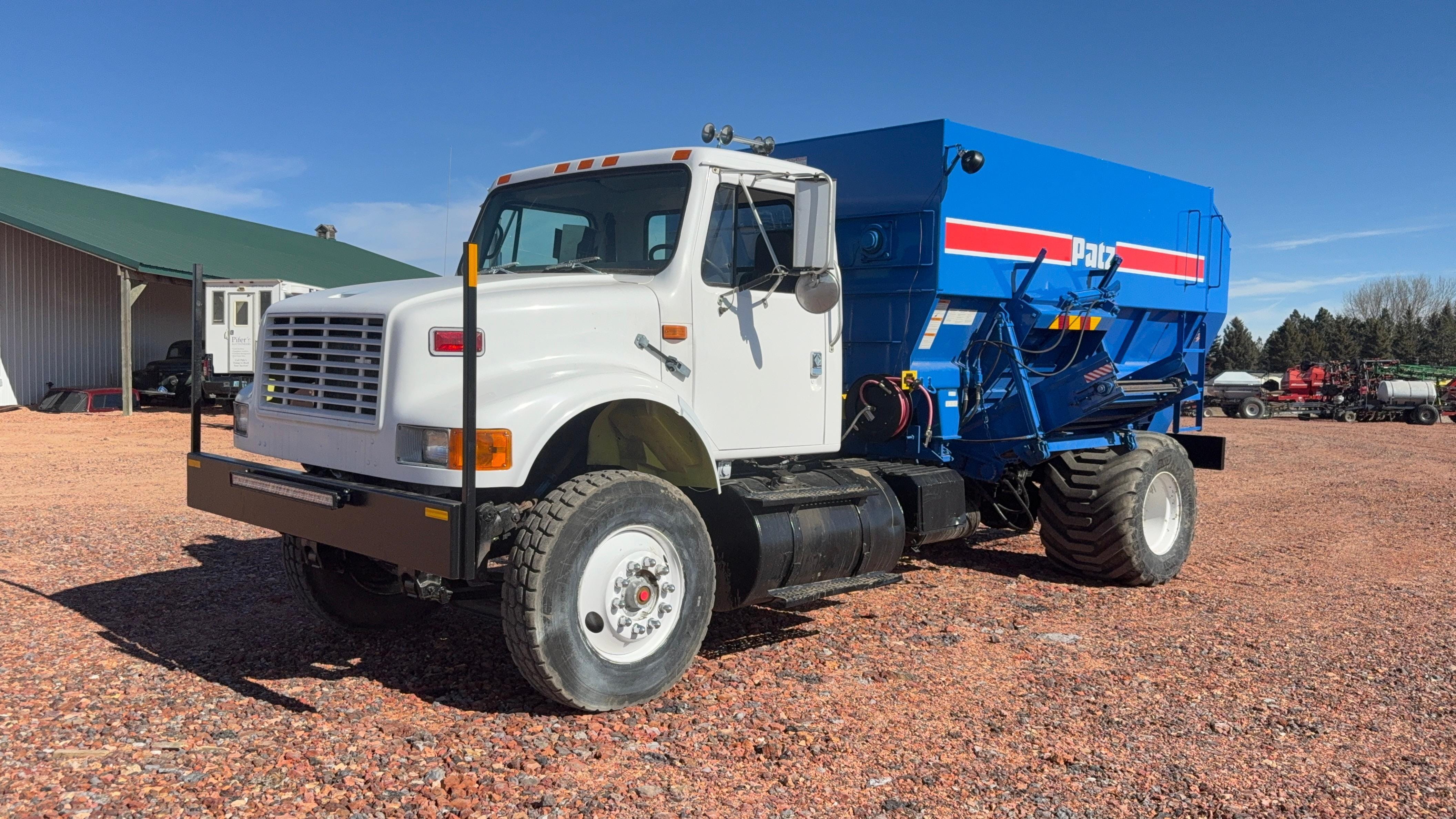 1995 International 8100 Equipment Image0