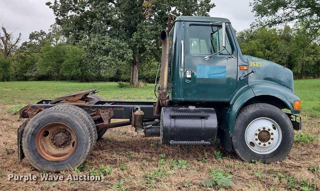 Image of International 8100 equipment image 3