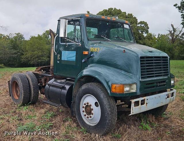 Image of International 8100 equipment image 2
