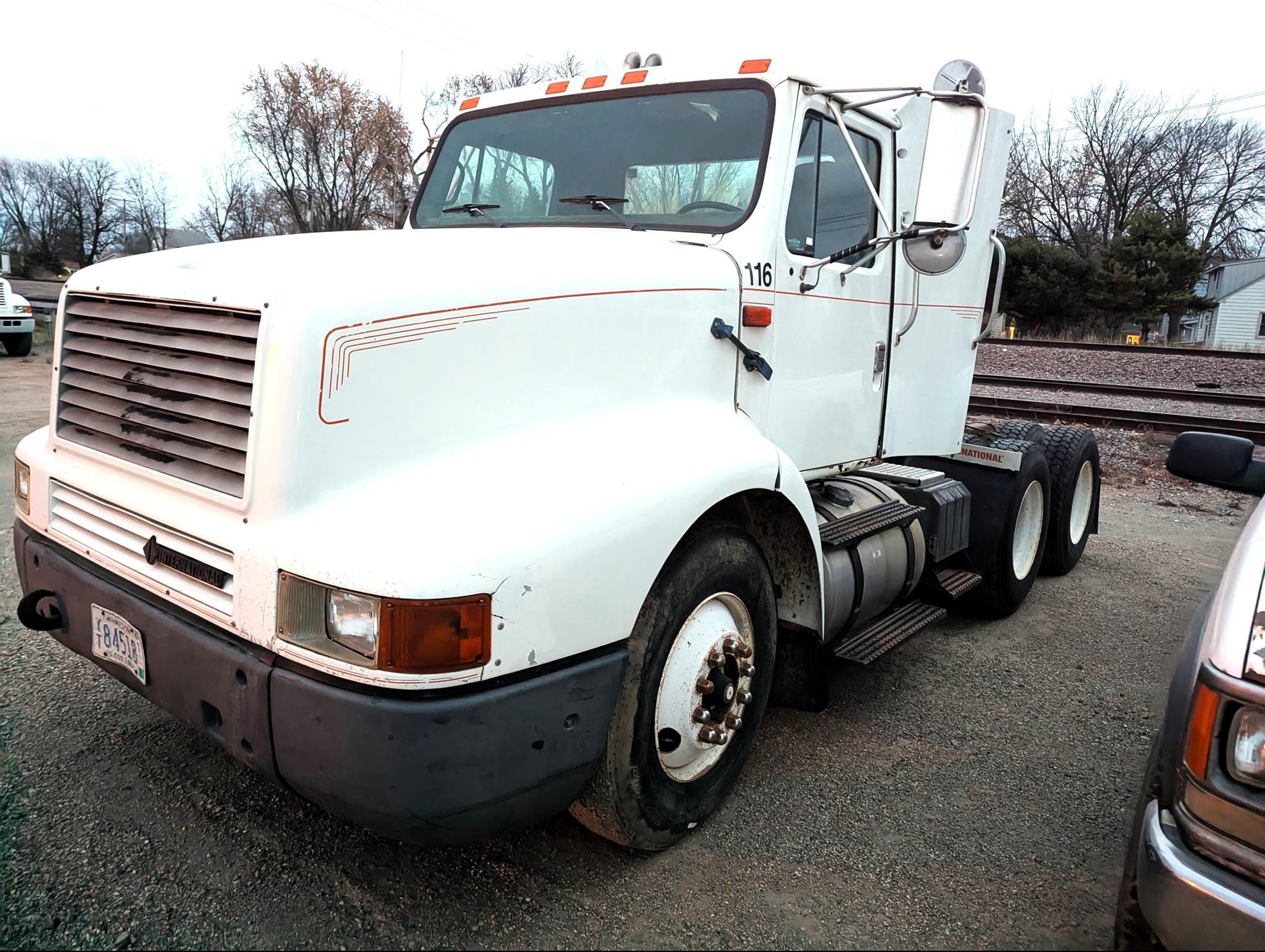 1995 International 8200 Equipment Image0