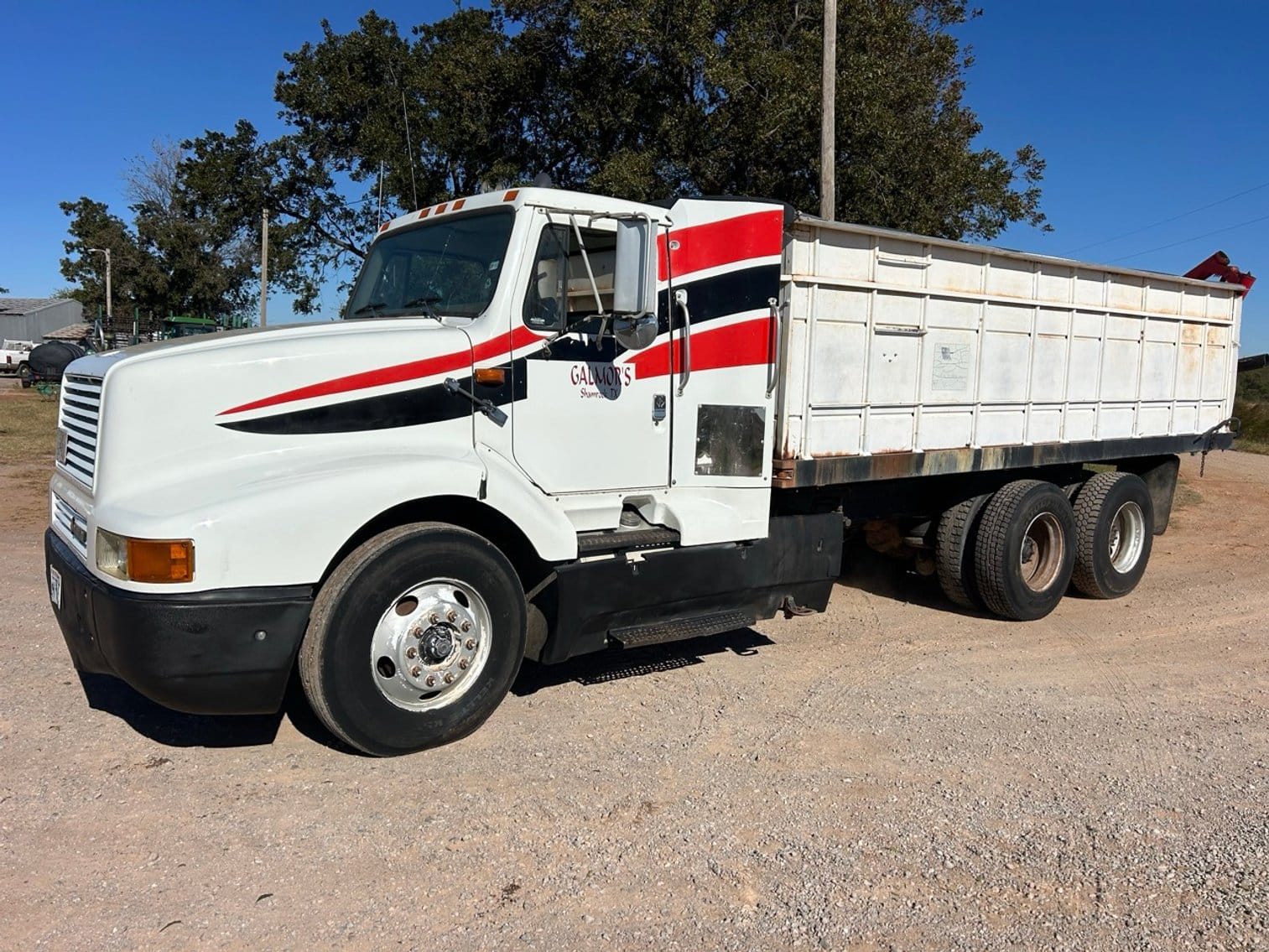 1995 International 8200 Equipment Image0