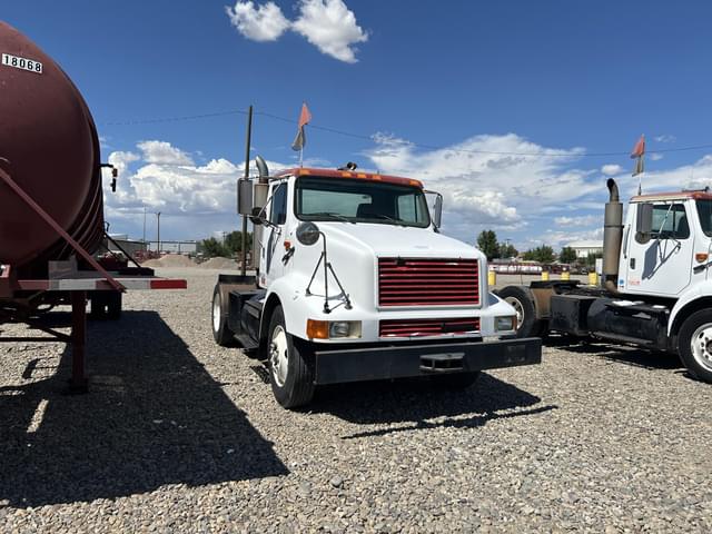 Image of International 8200 equipment image 1