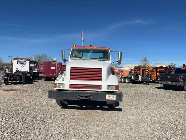 Image of International 8200 equipment image 2