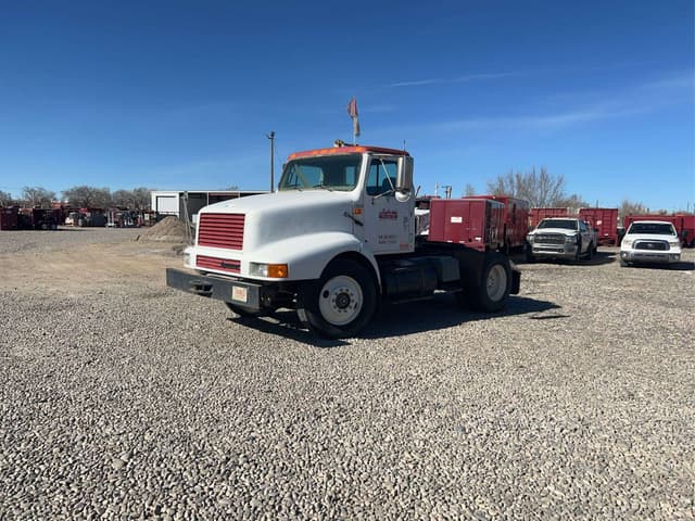 Image of International 8200 equipment image 1