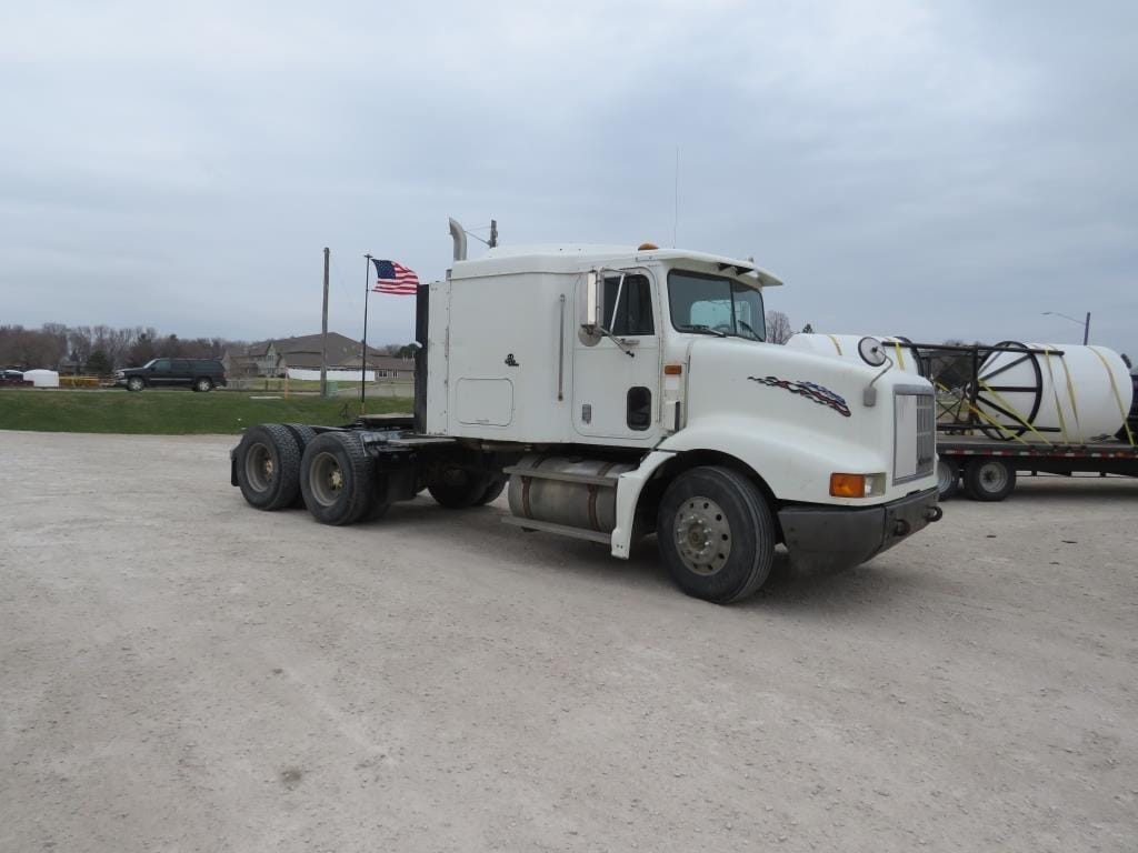 1995 International 9200 Equipment Image0