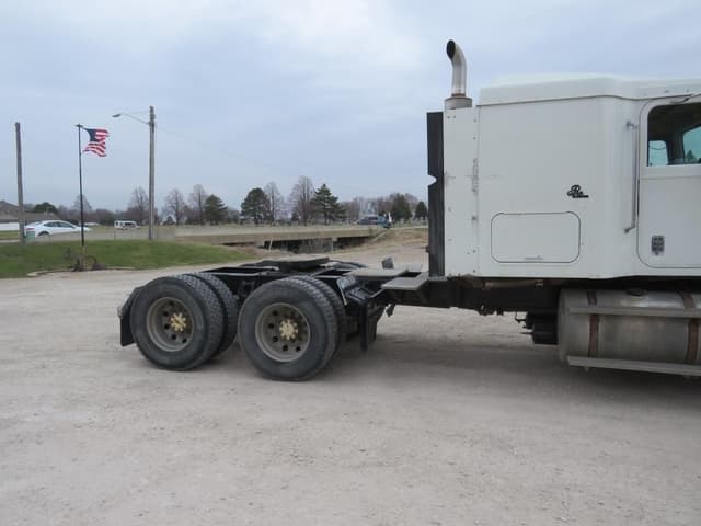 Image of International 9200 equipment image 2