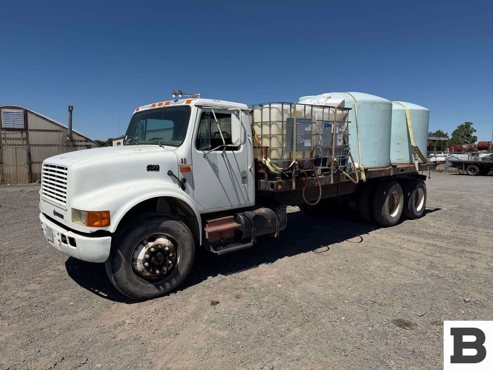 1995 International 4900 Equipment Image0