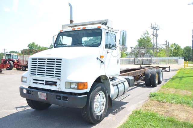 Image of International Navistar 8100 equipment image 3
