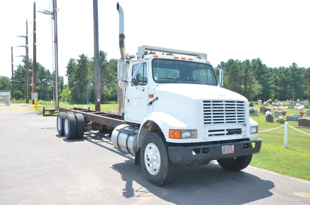 Image of International Navistar 8100 equipment image 1