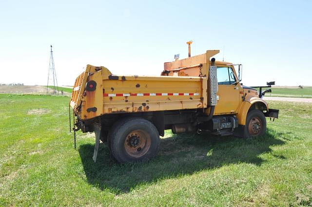 Image of International 4700 equipment image 3