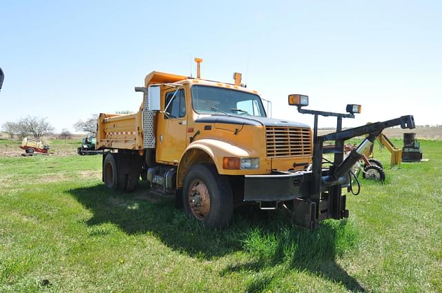 Image of International 4700 equipment image 2