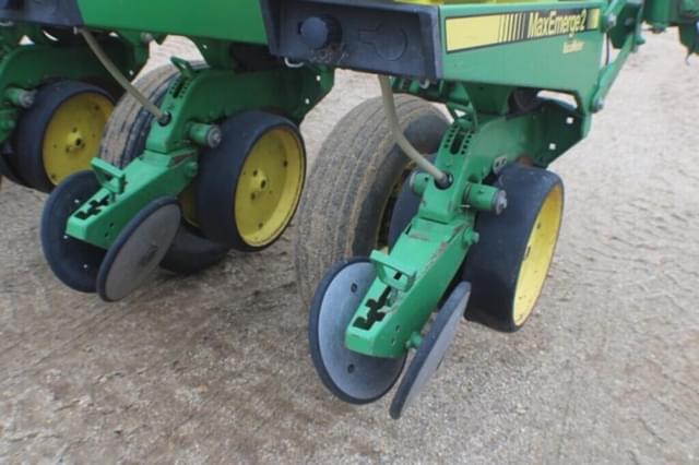 Image of John Deere 7200 equipment image 4