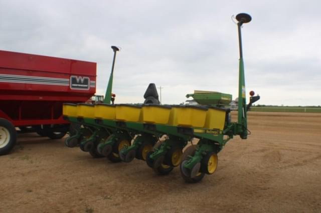 Image of John Deere 7200 equipment image 3