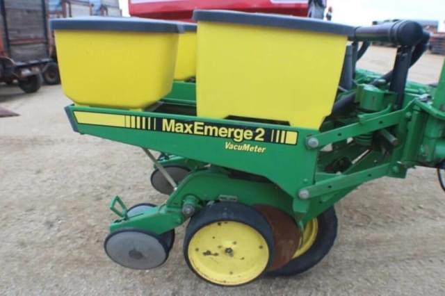 Image of John Deere 7200 equipment image 2