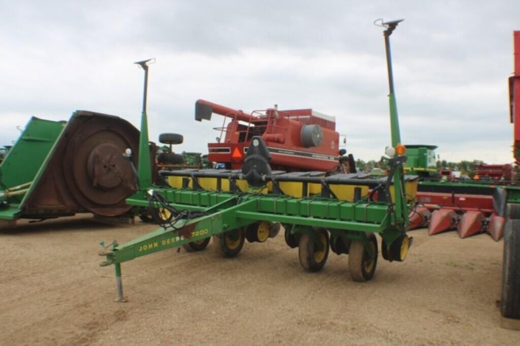 Image of John Deere 7200 Primary image