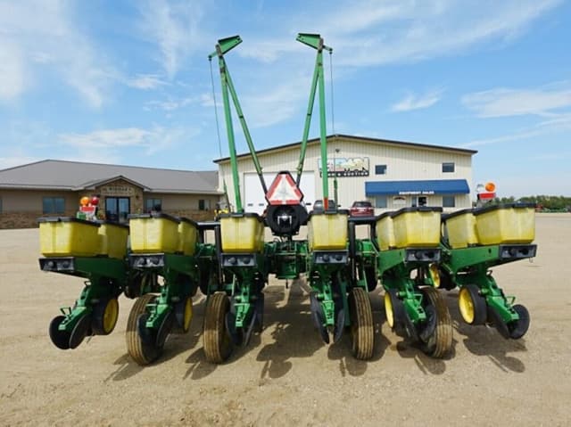 Image of John Deere 7200 equipment image 4