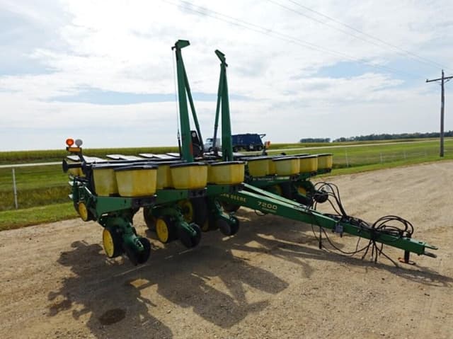 Image of John Deere 7200 equipment image 2