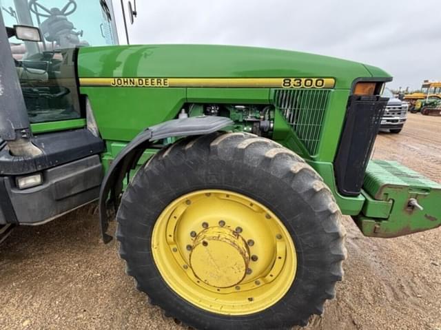 Image of John Deere 8300 equipment image 4