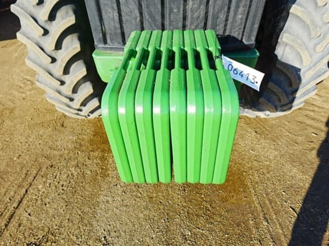 Image of John Deere 8400 equipment image 3