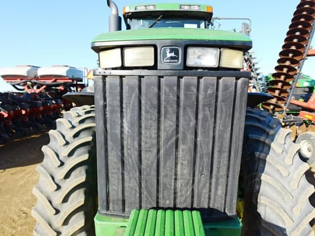 Image of John Deere 8400 equipment image 4