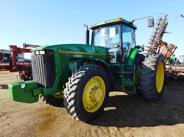 Image of John Deere 8400 equipment image 1