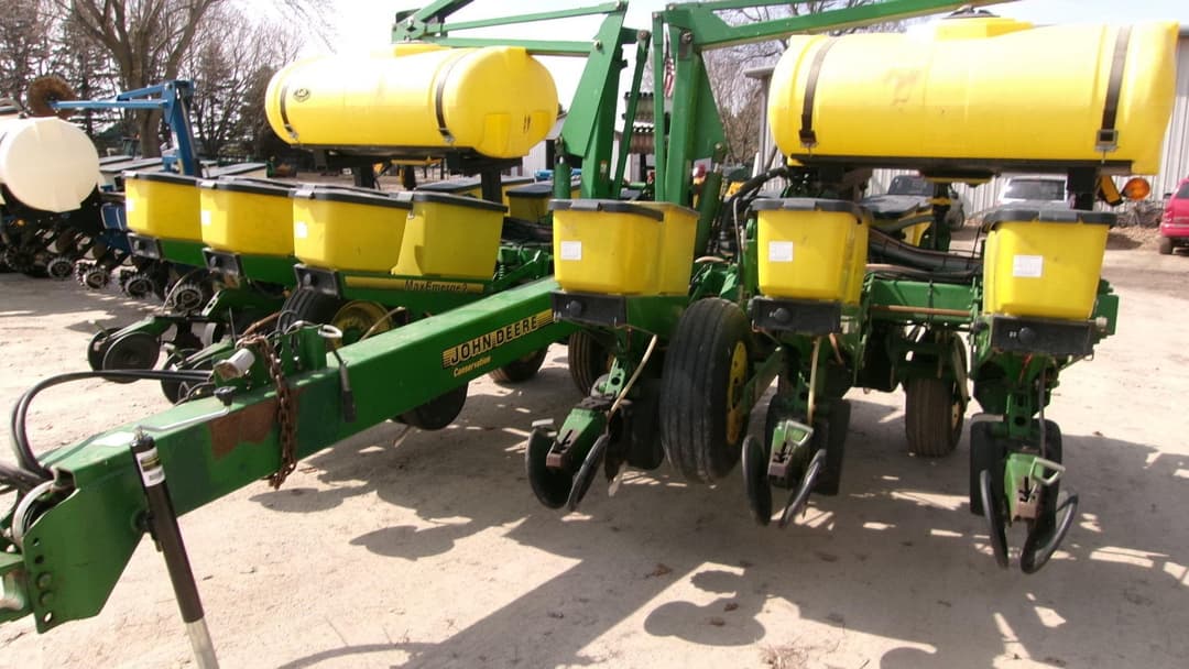 Image of John Deere 1760 Primary image